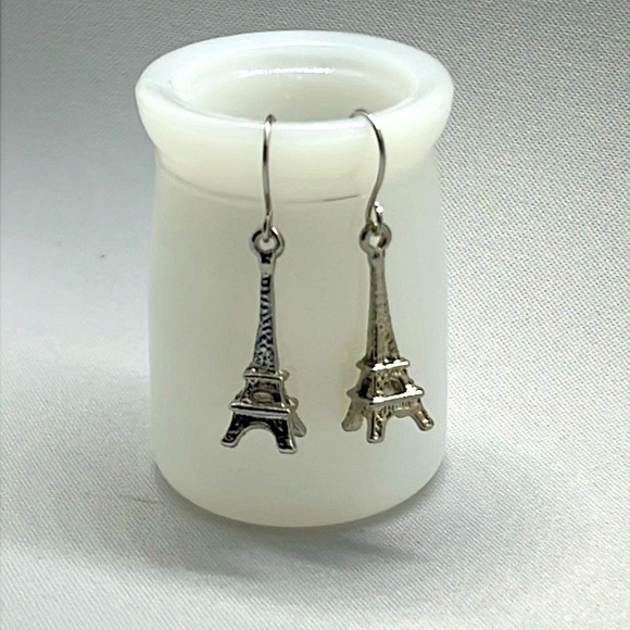 Eiffel Tower dangle earrings - Picture 1 of 2